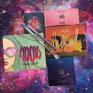 BUNDLE! 5 eyeshadow palettes, 2 brushes included!